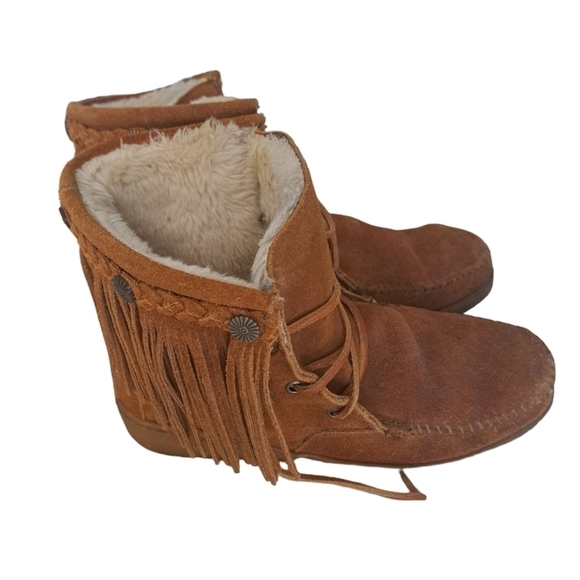 MINNETONKA short fringe leather moccasins booties shearling ankle boots WMS 8 - Picture 8 of 16